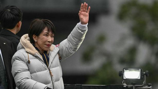 Japanerne går til valg: Første kvindelige leder søger folkets mandat
