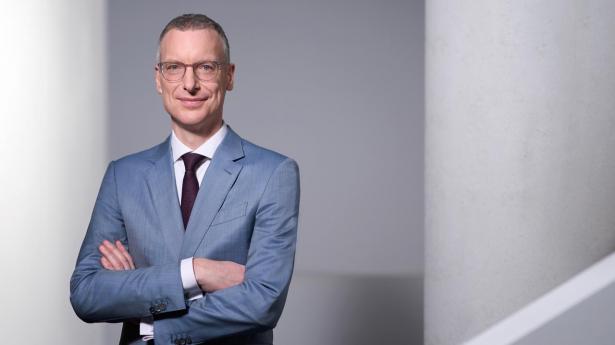 Ifølge finansdirektør Christoph Jurecka er det netop selskabets stærke balance og diversificerede forretning, der gør det muligt at styre markedscyklussen med hård hånd.