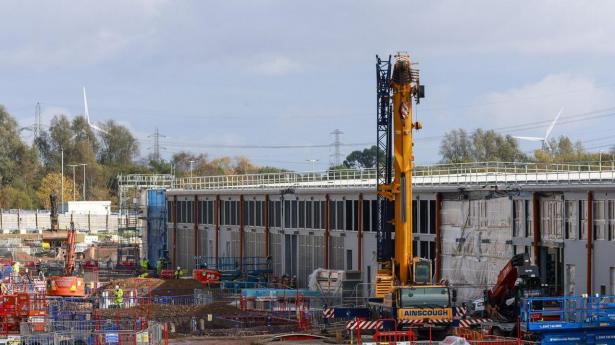 Microsoft-datacenter under opførelse ved Newport i Wales. Byggeriet af centeret “CWL01” gik i gang i januar 2025.