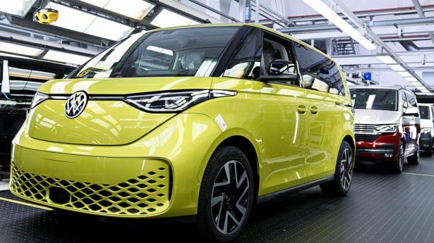 Den populære VW ID. Buzz står til et større afgiftssmæk på op mod 43.000 kr, når registreringsafgiften stiger næste år.