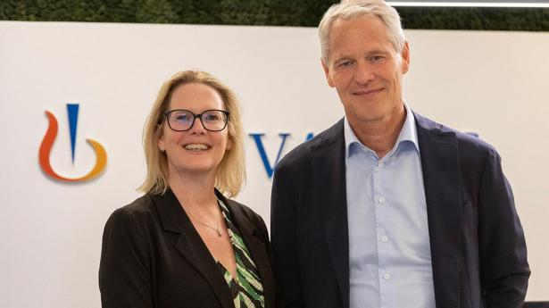 Fran Milnes, Nordic President i Novartis og Peter Drøidal, Country Manager i Novartis Danmark.