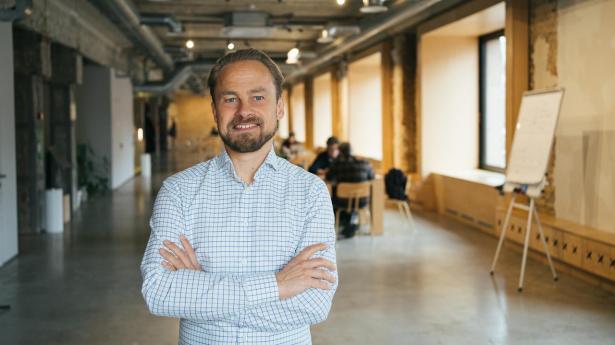 Over halvdelen af de danske pensionsselskabers ventureinvesteringer ligger i USA. Kun 6 pct. er placeret i Danmark, skriver Esben Gadsbøll.