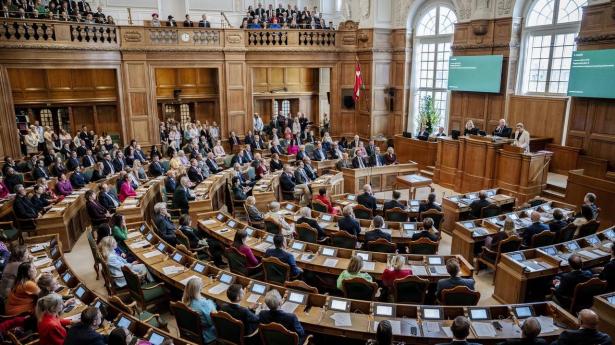 Det er 8. gang, at Mette Frederiksen (S) indtager Folketingets talerstol som statsminister for at åbne den nye politiske sæson.