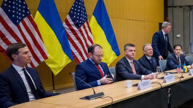 En ukrainsk og amerikansk delegation mødtes i weekenden i Genève for at forhandle en fredsramme.