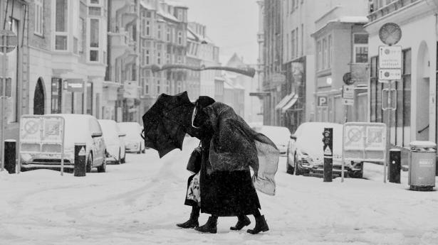 Trods skattelettelser og lønfremgang: Danske forbrugere er stadig sortseere