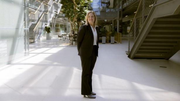 Amanda Dasch har siden maj 2025 været udviklingsdirektør hos Ørsted, der har befundet sig i en alvorlig krise. Energikæmpen ændrede sidste år sin strategi og fokuserer nu primært på havvind i Europa og udvalgte markeder i Asien-Stillehavet.
