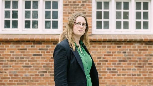 Regeringen går højt op i at øge arbejdsudbuddet og bør derfor tage alvorligt, at kvaliteten i daginstitutioner har en sammenhæng med, hvor meget forældre til små børn vælger at arbejde. Især Lars Løkke Rasmussen bør tænke arbejdsudbudsreformer på en mere moderne måde, skriver Sofie Holme Andersen.