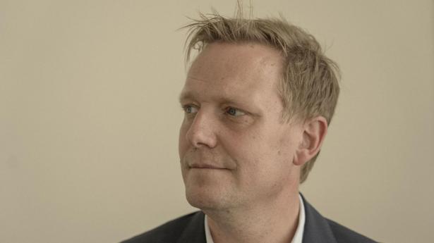 Vi skal gøre det lettere at arbejde på tværs af Øresund med smidigere godkendelser og målrettet opkvalificering, skriver Jens-Kristian Lütken.