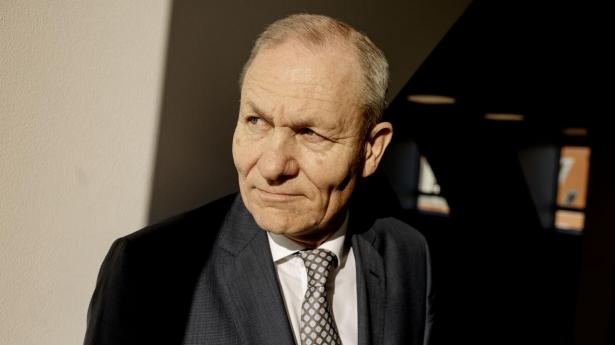 Ifølge Jens Løgstrup, erhvervsmand og investor i Bavarian Nordic, er det tiltrængt med luftforandring i Bavarians bestyrelse.