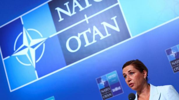Mette Frederiksenn slår fast, at Danmark er klar til at forsvare Grønland.