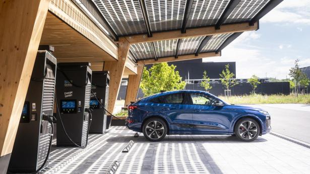 Der er lidt mere vind over bagenden og forbedret aerodynamik, når man vælger Audi Q6 e-tron som Sportback, der med 657 km har den længste rækkevidde i modelfamilien.