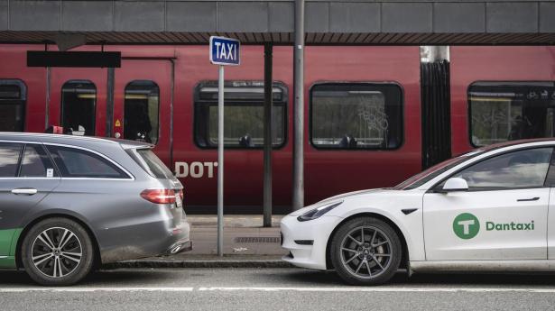 Den globale kørselstjeneste Uber har købt Dantaxi, som er Danmarks største taxiselskab.