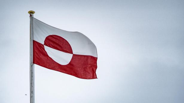 Grønlands økonomi kan blive udfordret af en aldrende befolkning, skriver Nationalbanken i en analyse.