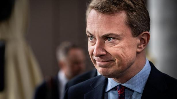 Dansk Folkeparti har gennem længere tid sagt, at partiet vil vælte enhver regering, der har deltagelse af Moderaterne.