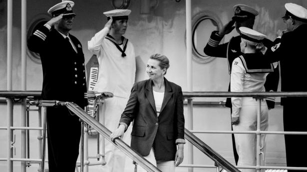 Mette Frederiksen (S) meddelte mandag kongen ombord på kongeskibet Dannebrog, at hun danner en ny regering.