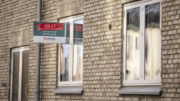 Der blev brugt rekordmange penge på både huse og lejligheder i 2025, viser en opgørelse fra Boligsiden.