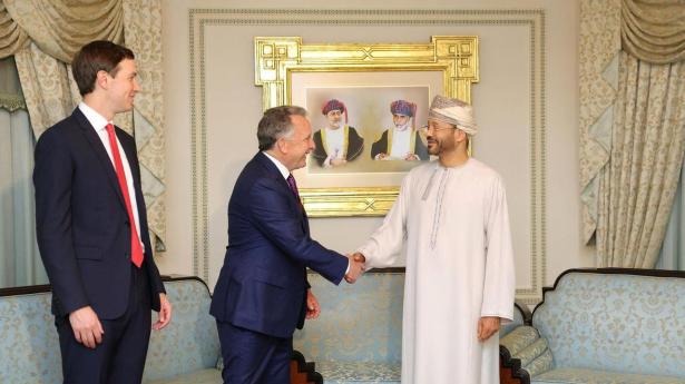 De særlige amerikanske udsendinge Jared Kushner og Steve Witkoff mødtes den 6. februar med Omans udenrigsminister, i Muscat i Oman i forbindelse med samtaler med Iran om en atomaftale.