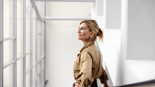 Hun er den eneste kvindelige professionelle jæger i Østafrika “Jeg synes nogle gange, at debatten i Skandinavien er blevet hysterisk.”