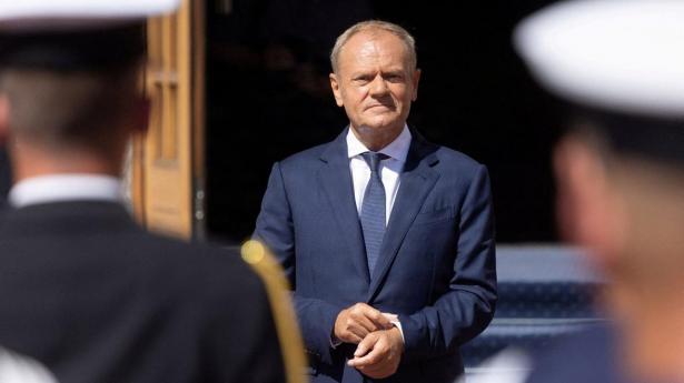 Polens regering vil sænke brændstofpris med skat på olieselskaber