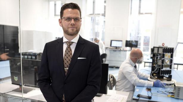 Space Inventor-direktør Karl Kaas i udviklingsafdelingen i den nye satellitfabrik i Novi Science Park i Aalborg.