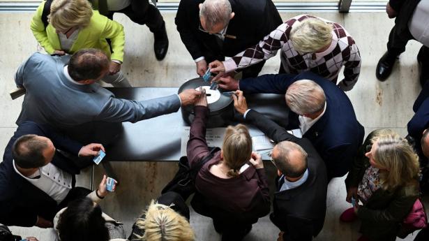 Analyse: Danmark har nu EUs dyreste benzin – andre regeringer hjælper borgerne
