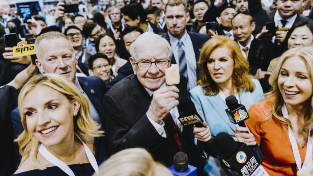 Legenden Warren Buffett har holdt på pengene – nu vækker han opsigt med stor investering