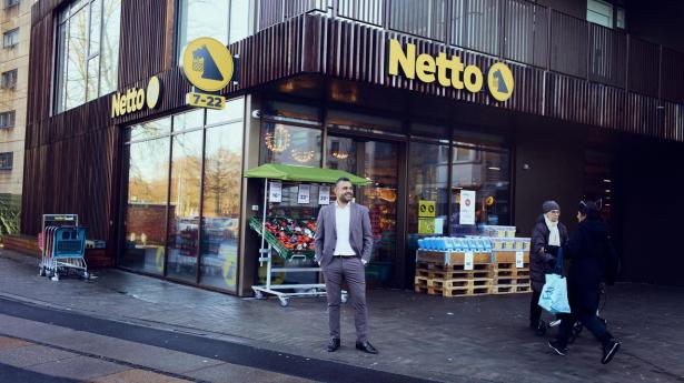 Mr. Netto gik fra flaskedreng til direktør for 17.000 ansatte