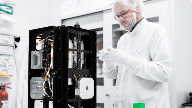 Satellitvirksomheden Space Inventor skifter fra at udvikle og fremstille relativt små satellitter på 10-50 kilo til noget større enheder på helt op til 500 kilo.
