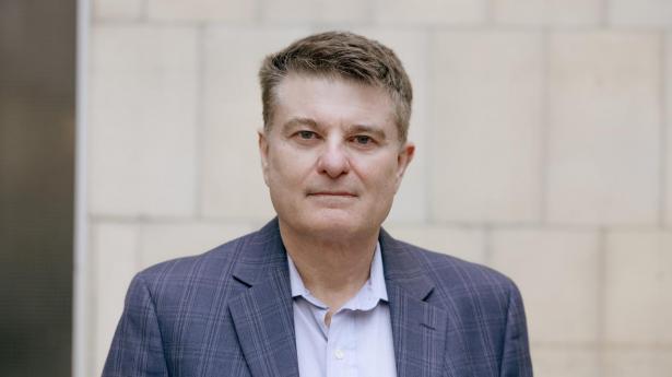 Martin Ford frygter, at markedsøkonomien ikke er gearet til de forandringer, AI-udviklingen bringer. Økonomer undervurderer, hvor store jobtab teknologien vil medføre, siger han.