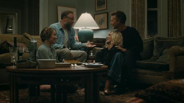 To par i intime samtaler i “The Invite”. Som publikum bliver man klogere på sit eget parforhold, når man nyder de mange velformulerede sætninger fra Seth Rogen, Edward Norton, Penélope Cruz og Olivia Wilde.