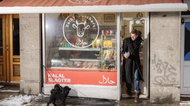 Serieiværksætter Nikolaj Nyholm er stamkunde hos Valby Butchers pga. det meget brede udvalg og sin gode service. Hans hunde deler hans begejstring. 