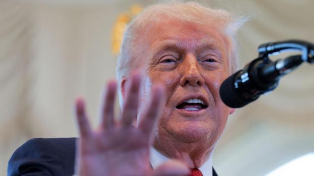 Den amerikanske præsident, Donald Trump, har tidligere truet med militære aktioner i både Mexico og Colombia. USA's luftfartsmyndighed har fredag udsendt advarsler til flyselskaber om at udvise forsigtighed i luftrummet over dele af Mellem- og Sydamerika.