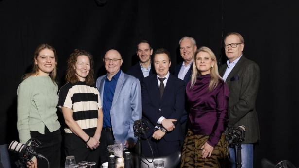 Nytårspodcast med hele All Star-teamet: Anine Holmelund Frandsen, Gro Høyer Thielst, Johnny Madsen, Jesper Langmack, Simon Kirketerp, Ole Søeberg, Tina Riising, Peter Bækgaard. Foto: Rebecca Krogh