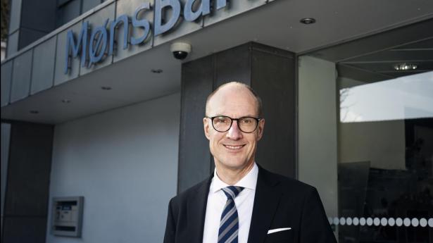 Per Sjørup Christiansen, topchef i Møns Bank, mener, at SJF Bank er interesseret i hans bank grundet forretningsmodellen og den økonomiske udvikling.