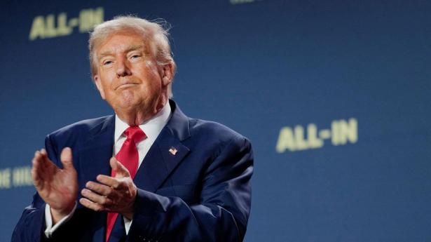 Donald Trump har underskrevet lovforslag, der frigiver flere dokumenter relateret til Jeffrey Epstein.