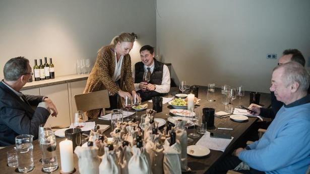 Børsens vinpanel blindsmager super Toscana vine fra Italien.