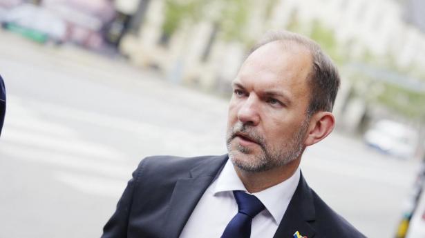Forsvarsminister Jeppe Bruus (S).