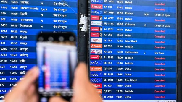Mange flyselskaber har aflyst afgange fra og ankomster til en stribe steder i Mellemøsten.