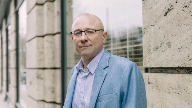 Johnny Madsen, investeringschef og partner i Formue- & Investeringspleje, glæder sig over DSV’s nye finansielle mål. 