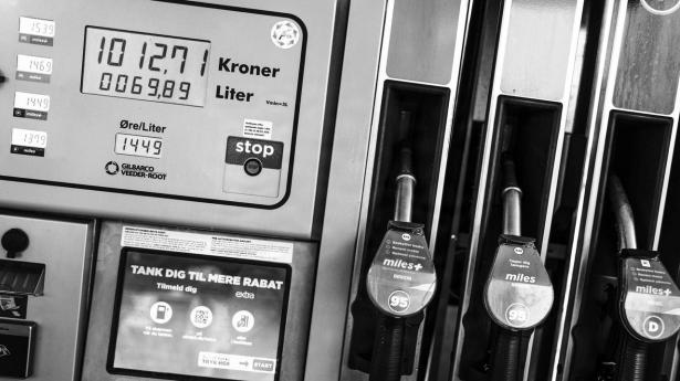 Ved at lade priserne og folks frivillige tilpasning virke, vil brændstoffet blive anvendt der, hvor det skabte størst værdi, mener Line Andersen Wendland.