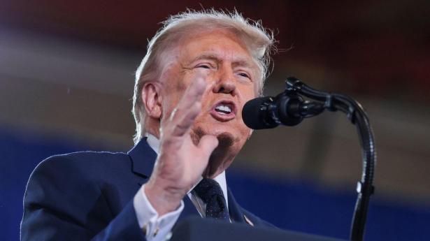 Medie: Trump overvejer at droppe kontroversiel milliardfond til venner
