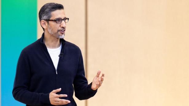Googles administrerende direktør, Sundar Pichai, taler til selskabets årlige udviklerkonference tirsdag.