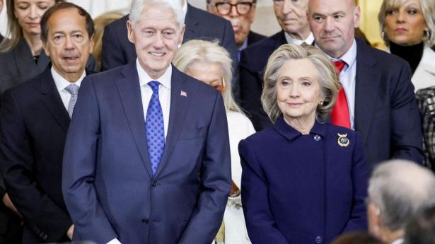 Formand for udvalg har de seneste måneder lagt pres på for at få Clinton-parret til at komme med vidneudsagn. 