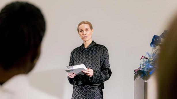 Direktør for modeugen, Cecilie Thorsmark, under sin tale, da man indledte modeugen med en åbningsreceptionen mandag eftermiddag. 