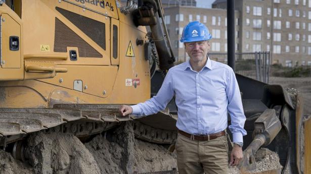 Adm. direktør og ejer Asger Enggaard venter – oven i en allerede stor ordrebog med byudviklingsprojekter og entrepriser – at kunne vinde udbud af opgaver for Forsvaret de kommende år.