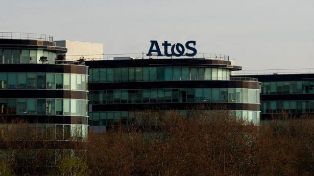 En international koalition af 850 aktionærer kræver 1,3 mia.kr. af revisionshusenes franske enheder efter it-kæmpens Atos nedtur.