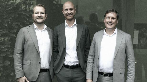 De tre partnere - fra venstre Peter Wienberg, Christopher Andreasen og Anders Rom - har sammen stiftet konsulenthuset Unify Partners. Indtil videre har det budt på tre millionoverskud i træk - senest 8,9 mio. kr. for 2025.