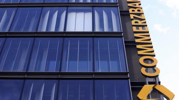 Commerzbank vil skære 3000 stillinger for at ruste sig mod fortsat belejringsforsøg