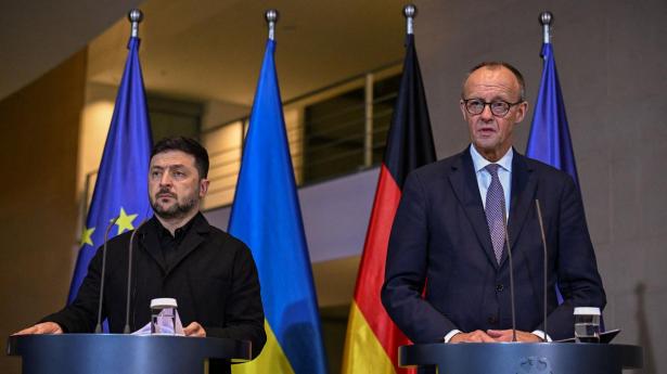 “Vi har nu en chance for en ægte fredsproces for Ukraine. Denne spire er endnu lille, men chancen er ægte,” siger den tyske forbundskansler, Friedrich Merz. 