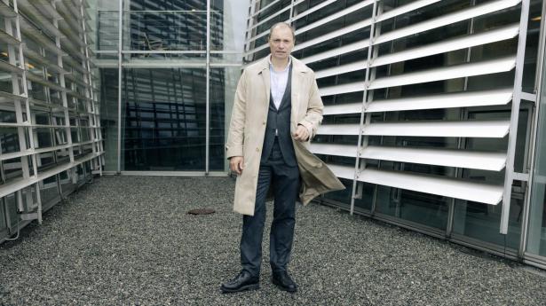 Tommy Ahlers har skruet kraftigt ned for sine investeringer, mens han i en periode bruger op mod 80 pct. af sin tid på formandsposten i Energinet.